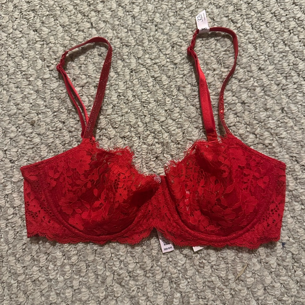 Victoria's Secret Dream Angels Red Lace Bra